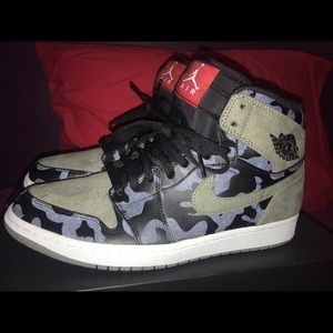 SOLD. Jordan 1 collab with 3m Camo.